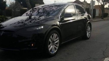 Tesla обкатывает серийную версию Model X