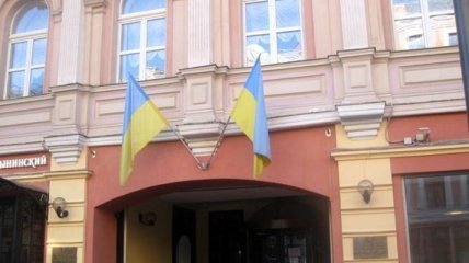 Национальному культурному центру Украины в Москве вернули украинский флаг