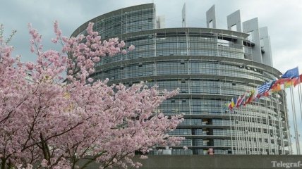 Европарламент проголосовал за упрощение визового режима