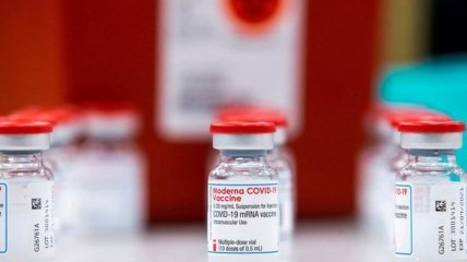 ВОЗ разрешила применять еще одну вакцину от коронавируса: что известно о препарате от Moderna
