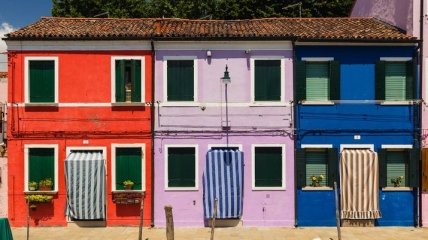 Разноцветные домики острова впечатляют своим видом (Фото)