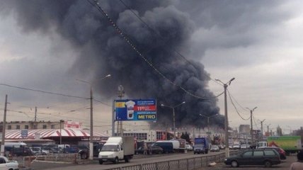 В Харькове горит торговый центр