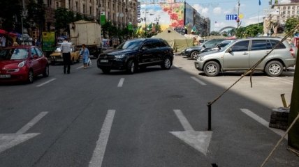 В центре Киева на двух улицах запретили парковать авто