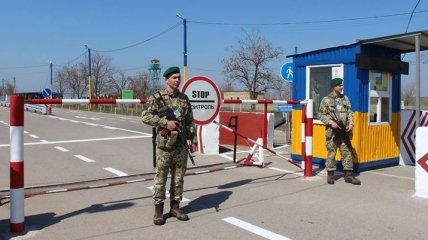 На границе с Крымом остановлена работа двух КПВВ