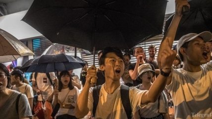 Власти Гонконга запретили массовые протесты