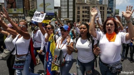 В Венесуэле на массовый протест вышли женщины