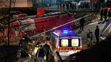 В Северной Македонии перевернулся автобус: погибли 13 человек, десятки раненых