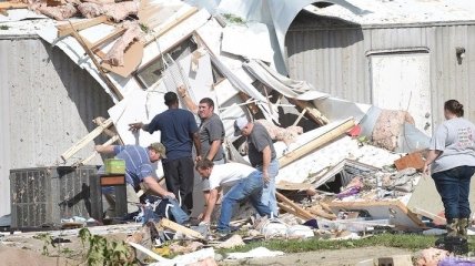 В США торнадо разрушил более десятка домов