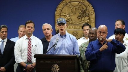 Губернатор Флориды потребовал отставки главы ФБР