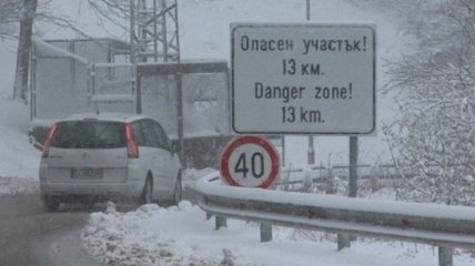 В Болгарии из-за снегопадов массово закрываются школы