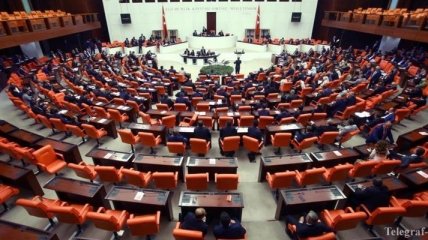 Парламент Турции принял спорный закон о выборах