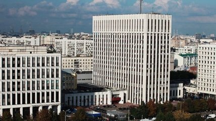 В Москве мужчина упал с 17-го этажа здания Минюста