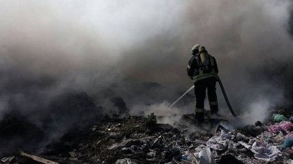 В Донецкой области более 10 часов горела свалка
