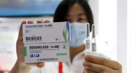 Не Sinovac: Китай одобрил первую отечественную вакцину от коронавируса