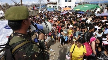 Помощь Филиппинам должна прибывать быстрее 