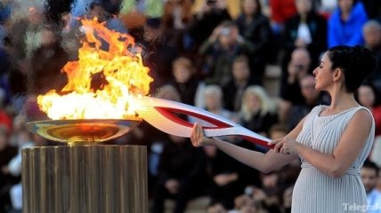 Олимпийский огонь прибыл из Афин в Москву