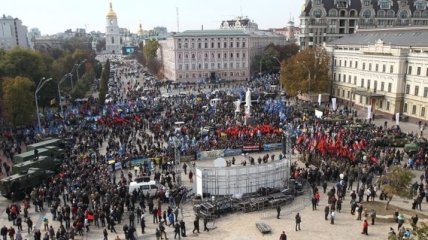 В Киеве во время "Марша Героев" прогремел взрыв