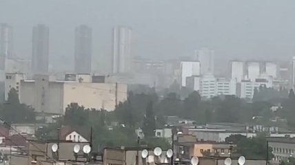 Жара не приходит одна: Киев укутало дымкой (видео и карта загрязнения)