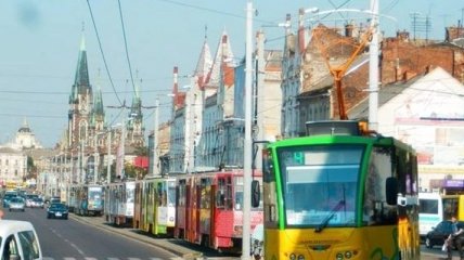 У Львові встав електротранспорт і перекривають дороги: що сталося