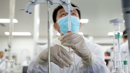 Россия и Китай собрались совместно производить вакцину от коронавируса: что об этом известно