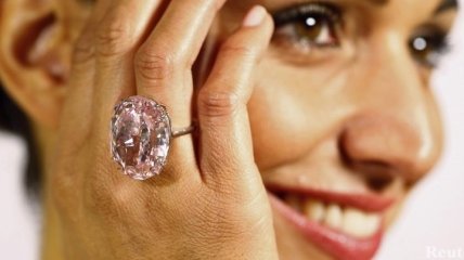 Самый дорогой в мире бриллиант уйдет с молотка в Женеве