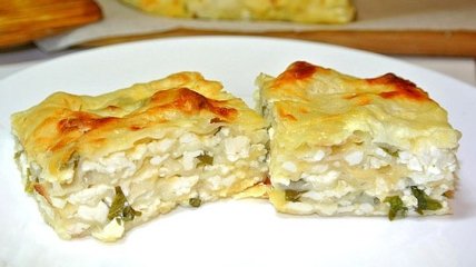 Рецепт дня: Пирог из лаваша с сыром, брынзой и зеленью