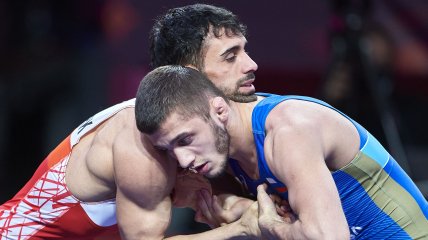 Эмин Сефершаев (в синем)