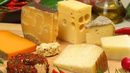 Сыр с плесенью: польза и вред заморского деликатеса 