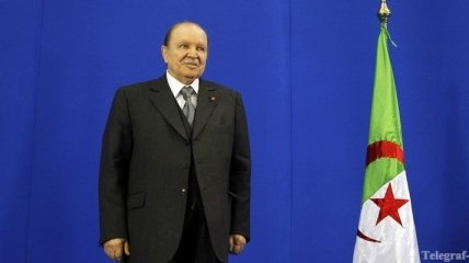 Президент Алжира помещен в госпиталь в Париже