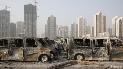 Число жертв взрывов на складе в Китае превысило 100 человек