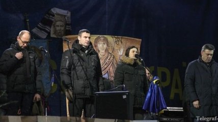 Оппозиция выступила перед протестующими на Майдане Незалежности