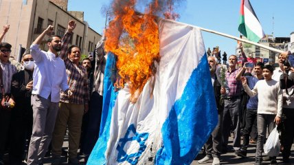 Флаг Израиля подожгли во время протестов