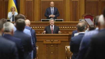 Порошенко выступает в Раде с ежегодным посланием (Видео)