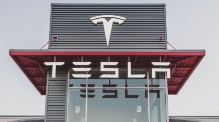 В 21 раз превосходит конкурентов: Tesla презентовала чип для ИИ своих автомобилей