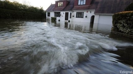 Наводнения в Великобритании: правительство обеспокоено стихией