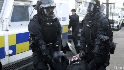 Беспорядки в Северной Ирландии: ранены 32 полицейских