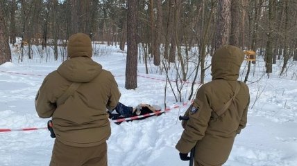 В одном из парков Киева обнаружили тело загадочно погибшей молодой девушки: первые подробности (фото)