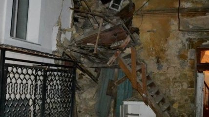 В Одессе обвалилась стена дома: пенсионерка доставлена в больницу
