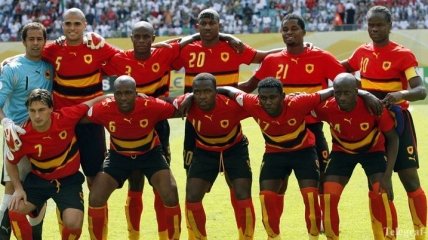 Тренера сборной Анголы уволили за прогул после праздников