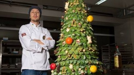 Мукачевский кондитер создал двухметровую елку из шоколада