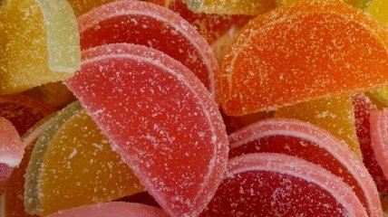 Диетологи назвали популярную сладость, очищающую организм от токсинов