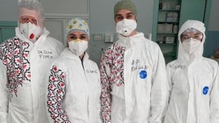 Львовские медики сделали из защитных костюмов вышиванки