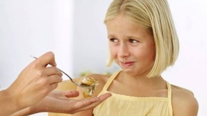 Стоит ли кормить ребенка через силу?