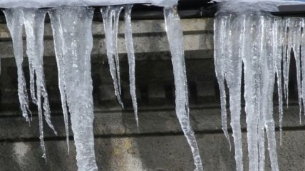 Во Львове пенсионерка погибла в результате падения с крыши глыбы льда
