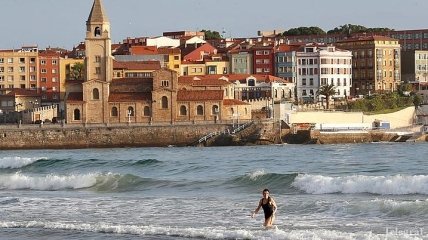 В Испании открыли пляжи для купания