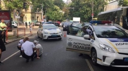 В Одессе полицейский автомобиль сбил женщину