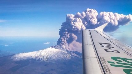 В Италии проснулся вулкан Этна: Сицилия частично закрыла воздушное пространство 