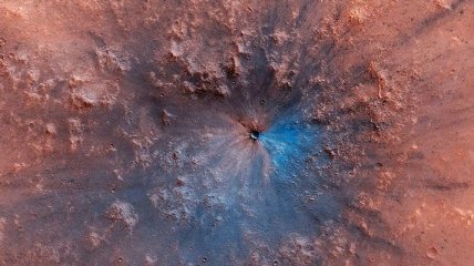 Появилось фото кратера, образовавшегося на Марсе