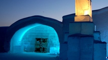 Необычное место для отдыха: самый большой отель изо льда (Фото)