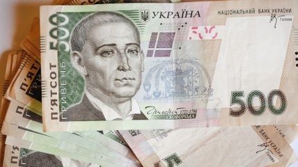 Украинские и беларусские чиновники рассказывают о зарплатах